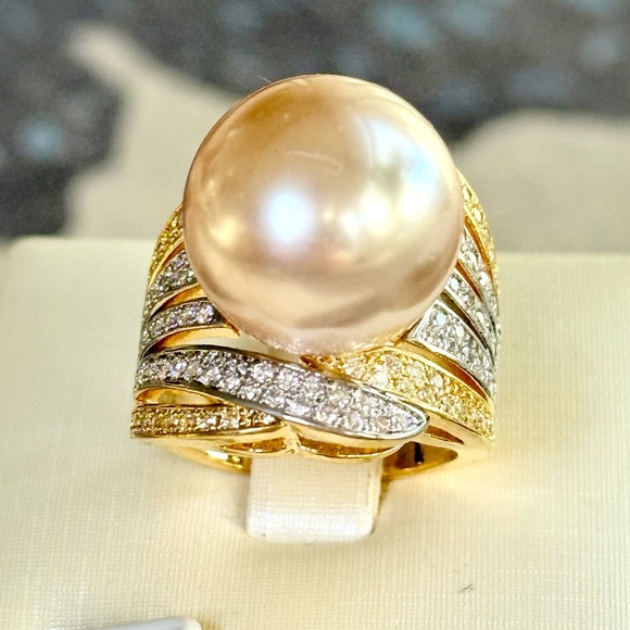NWOT Gorgeous Champagne Color Pearl Two Tones With accents Band Ring in 6,7 - Picture 2 of 5